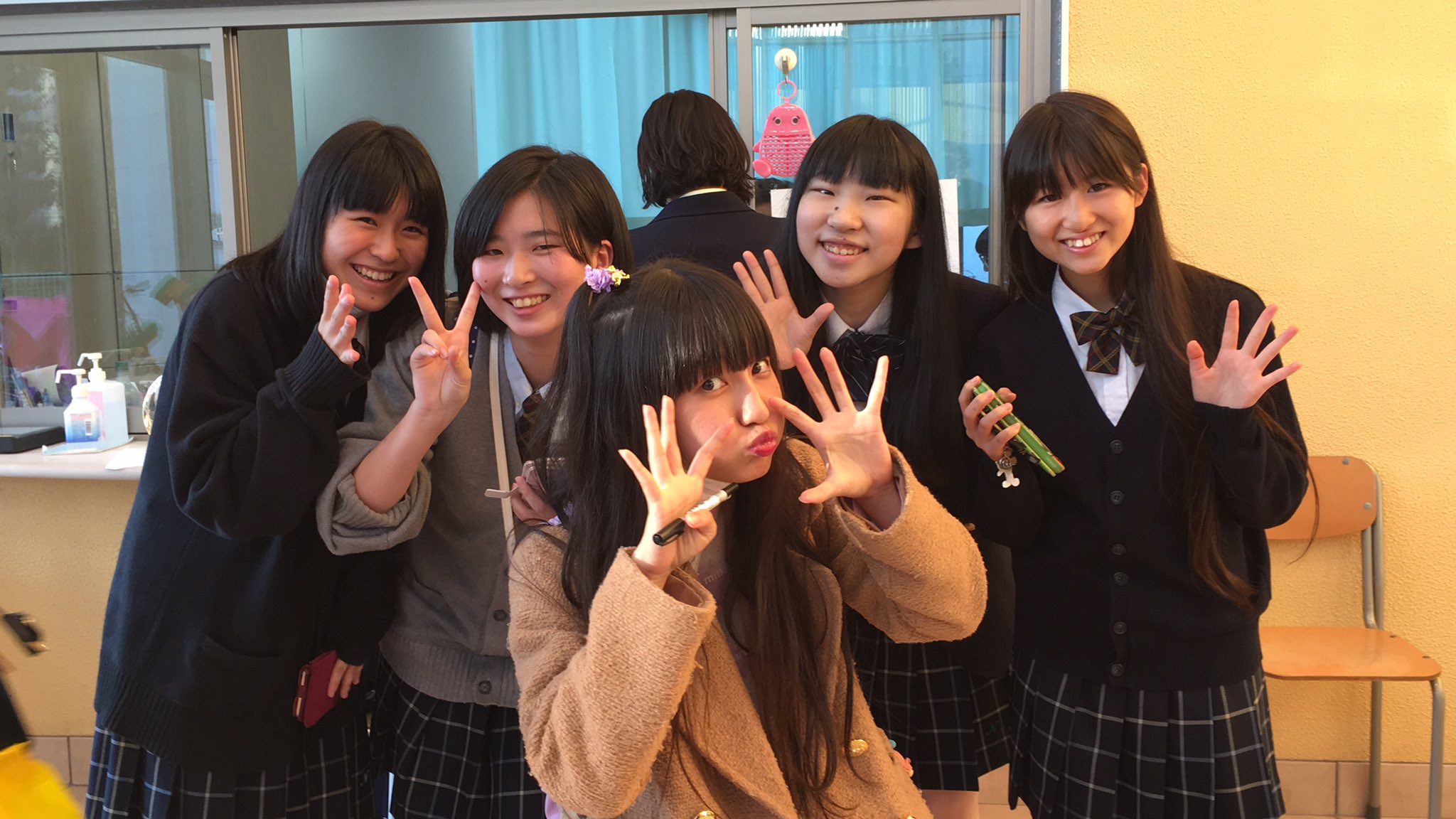 日本芸術高等学園 公式 日本芸術高等学園 文化発表展 毎年この時期に行われている学校行事です そんな文化展を卒業生の生ハムと焼うどんの西井さんが応援してくれました 文化祭 日芸文化展 西国分寺 中学生 高校受験 芸能 芸能学校 生ハムと焼 日本芸術高等学園 公式 日本芸術高等学園 文化発表展 毎年この時期に行われている学校行事です そんな文化展を卒業生の生ハムと焼うどんの西井さんが応援してくれました 文化祭 日芸文化展 西国分寺 中学生 高校受験 芸能 芸能学校 生ハムと焼