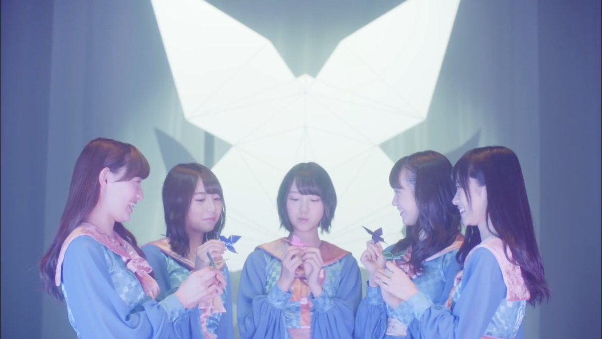 のぎななせ Tren Twitter このmvの世界観好きだわ サンエトだけでも一つのグループ作れるくらい 乃木坂のメンバーの層は厚いなーって実感させられたなー あと個人的には 堀ちゃんがめちゃ 輝いてて成長したなーって思った 君に贈る花がない 堀未央奈