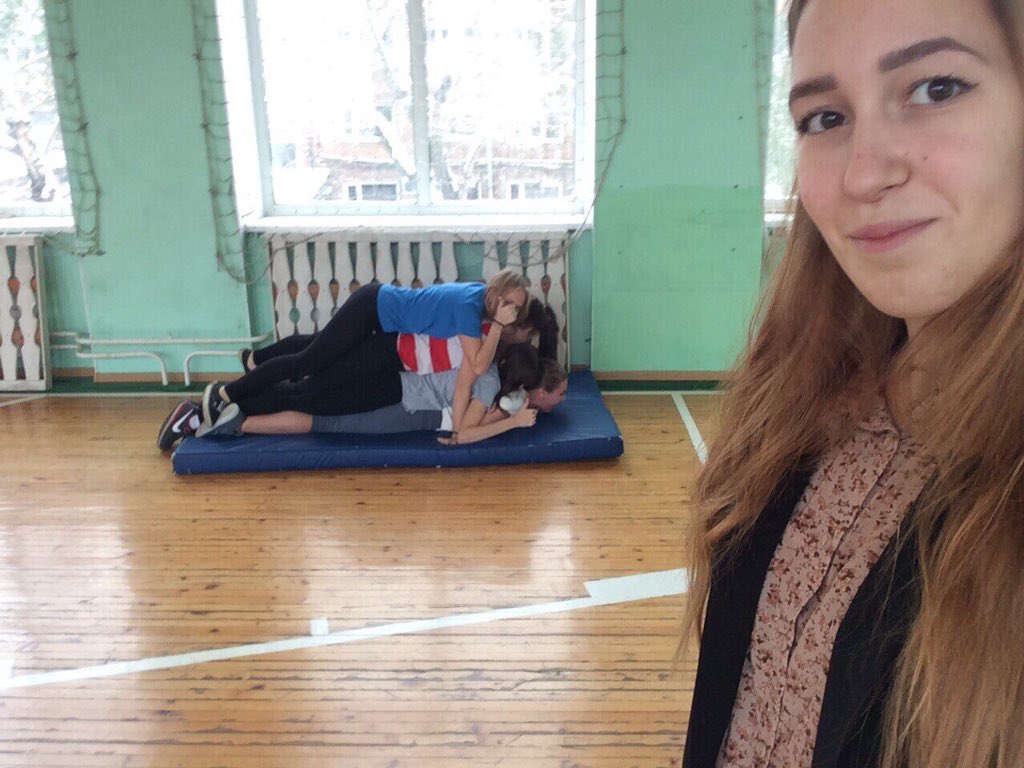 klimklim_2000's tweet photo. Выжившие мадамы физ-мата ❤️ https://t.co/QVKAePacxQ