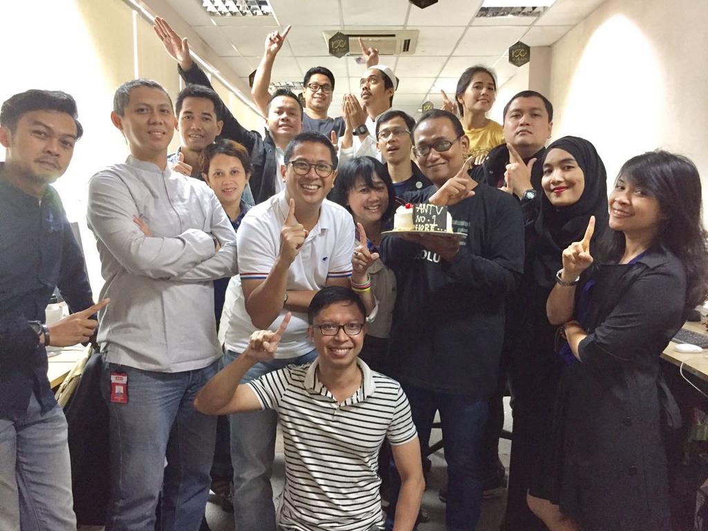 mdesideria29's tweet photo. Kita2 bahagia lho @whatsonANTV  @SeriesANTV  .itu lho team marcomnya ANTV https://t.co/m9TH0lg0qU