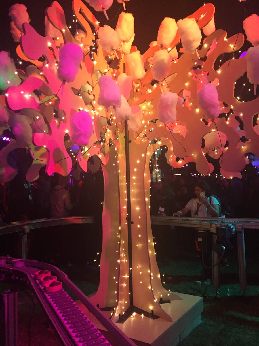 RebecaNavarro's tweet image. This #MAXBash is awesome! Thanks #AdobeMax ! 😀