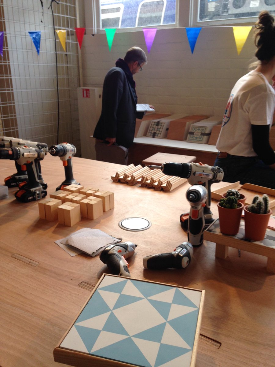 CodingandBricks's tweet image. #MKL16 Nous sommes au 1er étage #codingandbricks @mednum @FabLabCO