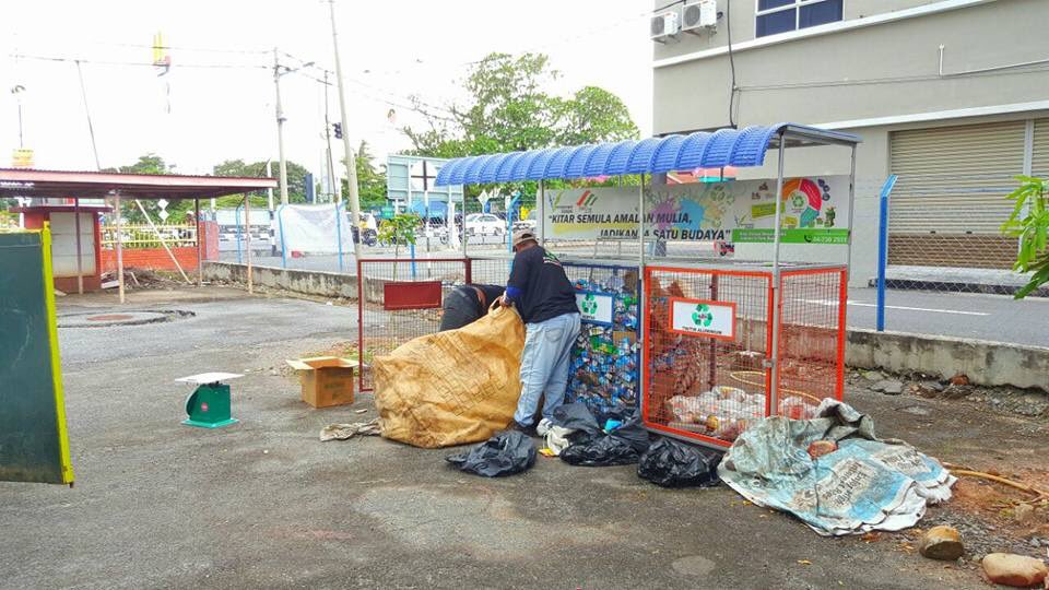 swcorp_my's tweet image. 3/11/2016

Kangar - Kutipan &amp;amp; belian barangan kitar semula di Masjid Saidina Umar Al Khattab, Guar Syed Alwi &amp;amp; S.K Sri Perlis.
#asingkan