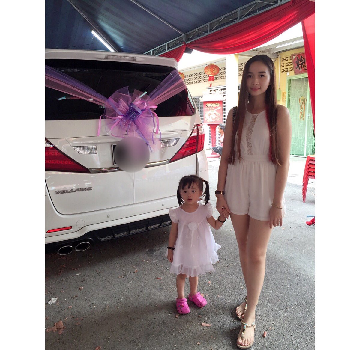 ching90tan's tweet photo. 如果…我有个女儿👧🏻
#ifihaveadaughter #myniece #cute #2years6month #throwback #cousinbrotherweddingday #enjoylife #november #2016 https://t.co/534MzWcKRT