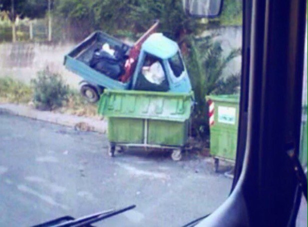 emilyardo's tweet photo. #Buongiorno #ecofriendly #recycling #ecology #rubbishart #apecar https://t.co/nUy3twdsZc