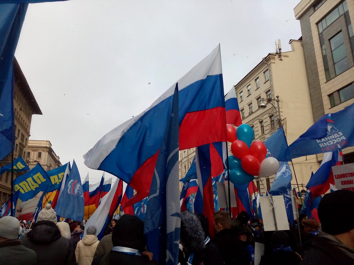 На Тверской улице в честь Дня народного единства начинается праздничное шествие. #МыЕдины #НашаПартия #ЕР
