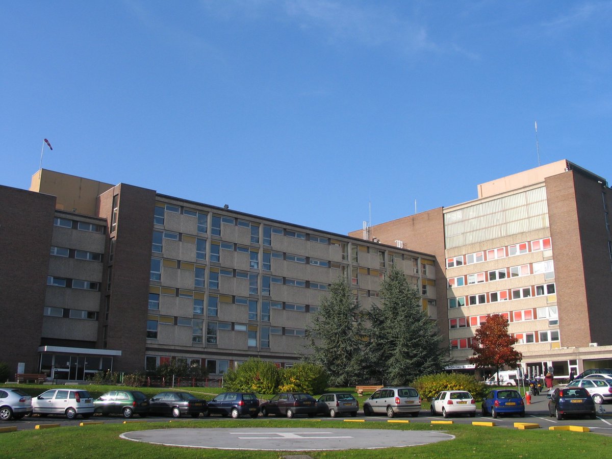 L’hôpital Saint-Philibert va subir une « indispensable » rénovation bit.ly/2e7C39U cf article <a href="/lavoixdunord/">La Voix du Nord</a>