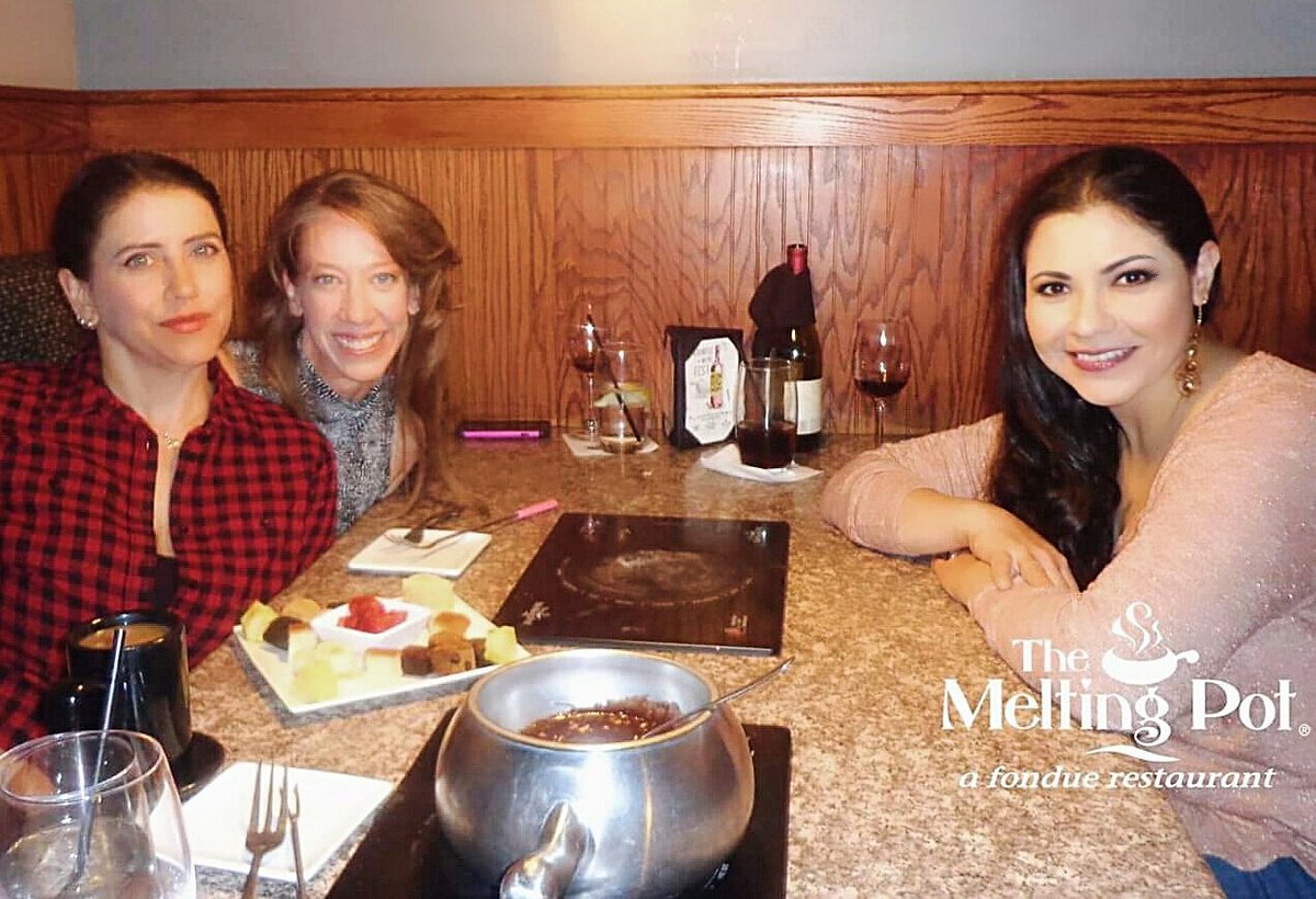 BenceErin80's tweet photo. #LadiesNightOut #azmeltingpots #FondueFriends #FallFondue https://t.co/UoleUKOOak