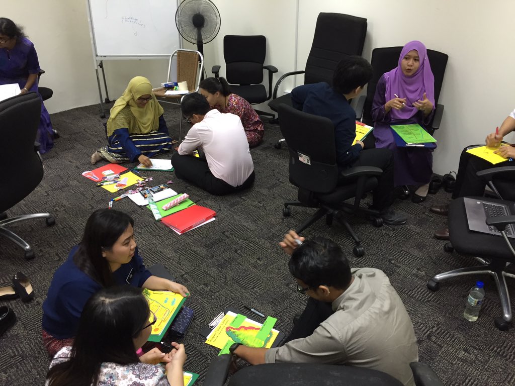 msjussab's tweet photo. Fellows discussing their vision in PLC groups #PSP2017 #TeachLeadEmpower https://t.co/dT7u6ql0a0