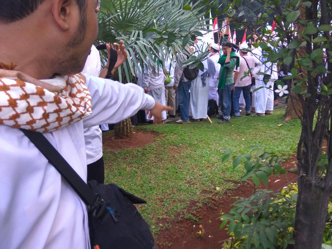 View image on Twitter