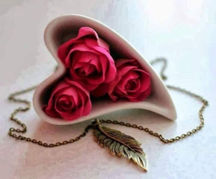 "Öyle Çok Sev ki Beni.
Sen Gittikten Sonra da 
Yetsin Bana.." 

Ömrümmmm...