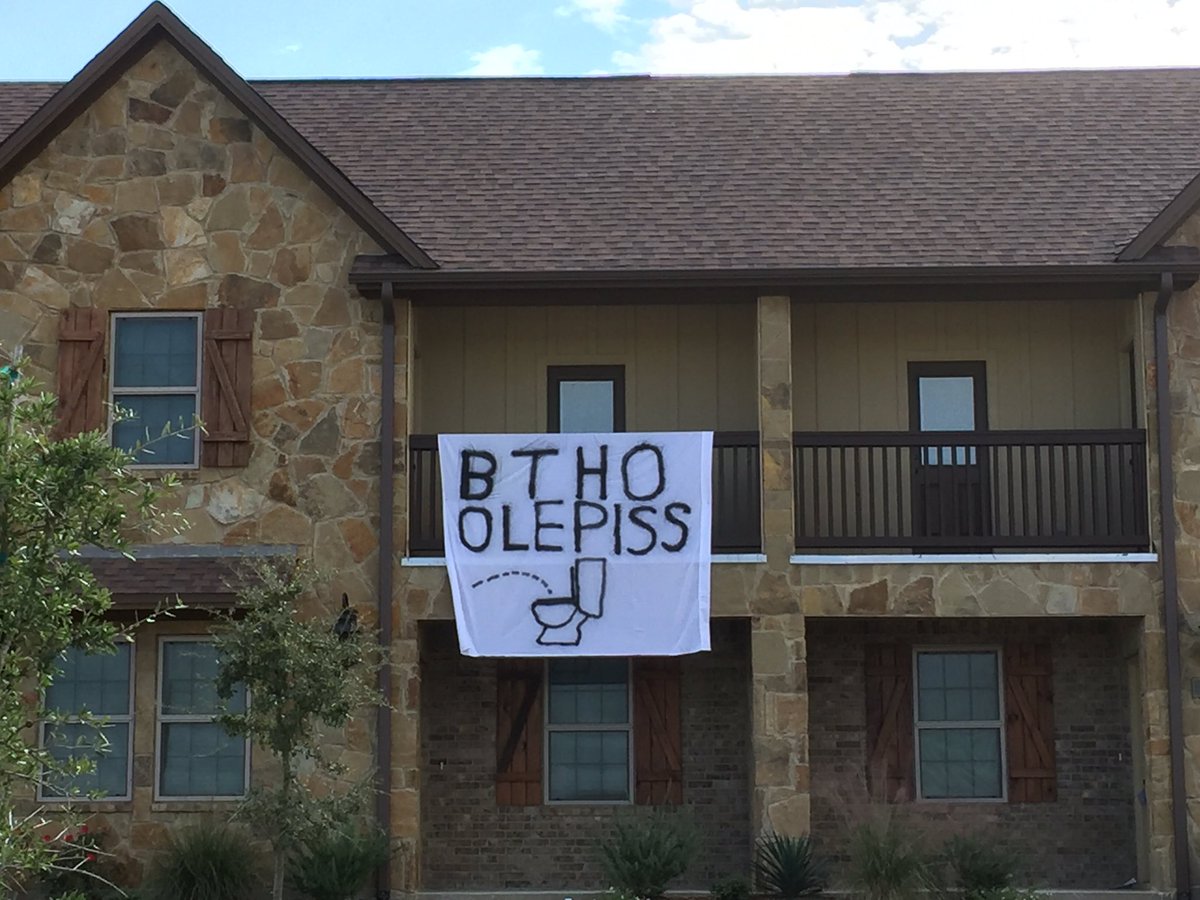 12thVanApparel's tweet photo. #bthoOLEmiss https://t.co/gSncVFOTKH
