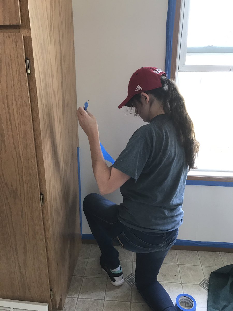 FremontHabitat's tweet image. Today we have Whitney, a bowler from @Midland_Sports , helping out with our Build Blitz. 

Glad she could lend a spare hand. 🎳#bowlingpuns