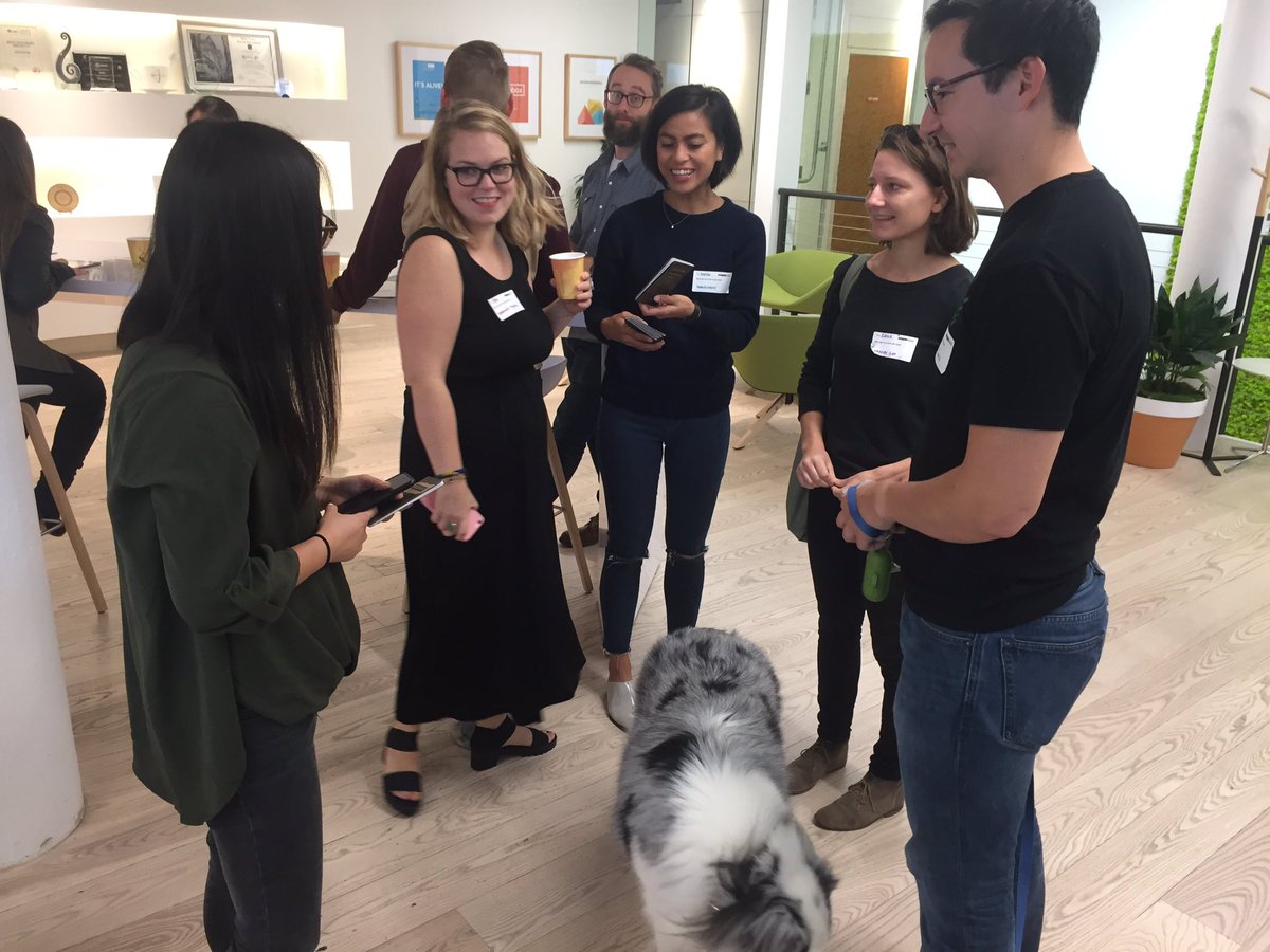 Oakland_CM's tweet photo. #cmoak representing at @SanFrancisco_CM this morning, thanks for the #hugbreak @ritaelise! #CMfantasy #creativemornings #cmBaeArea https://t.co/boxg3A6GTI
