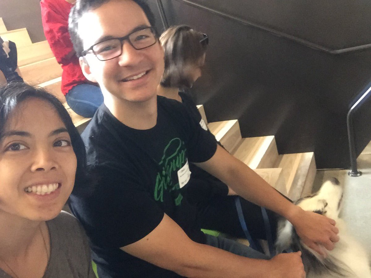 Oakland_CM's tweet photo. #cmoak representing at @SanFrancisco_CM this morning, thanks for the #hugbreak @ritaelise! #CMfantasy #creativemornings #cmBaeArea https://t.co/boxg3A6GTI