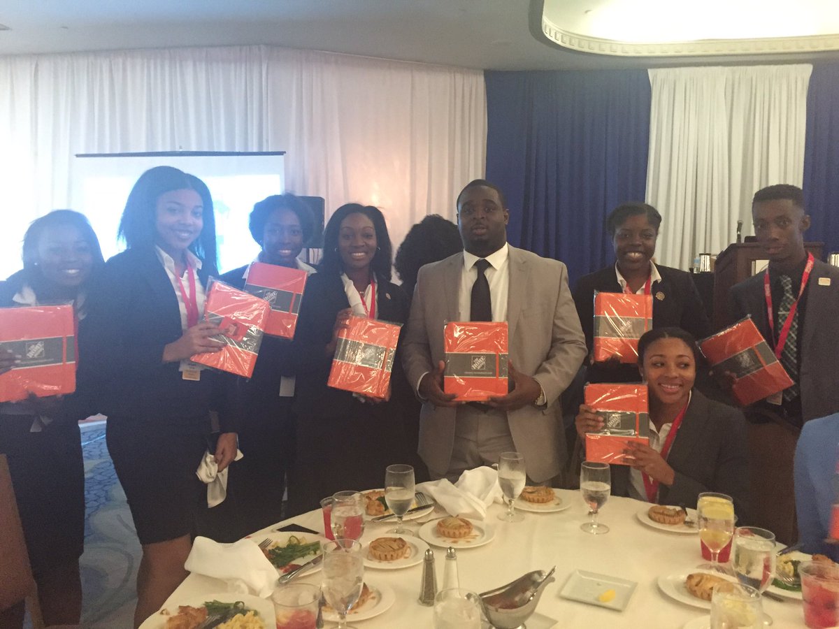 Who's #THDnext from Savannah State? Maybe one of these bright students posing with their new #orange journals <a href="/HBCUcareer/">HBCU Careers</a> .