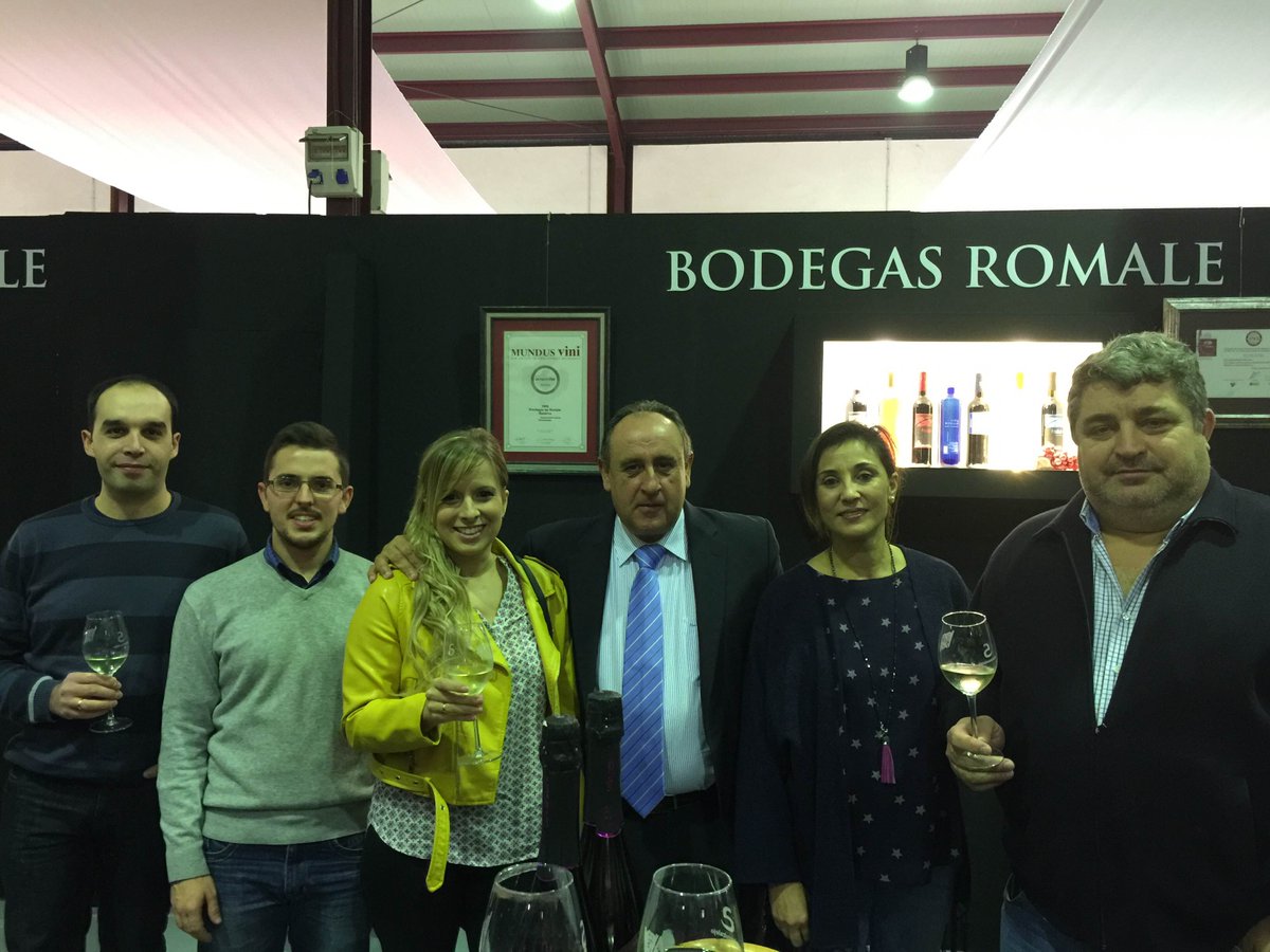 Equipo técnico de JC del Álamo Ortiz SL visita el stand de <a href="/BodegasRomale/">Bodegas Romale</a> en la #Iberovinac2016 #ingenieria