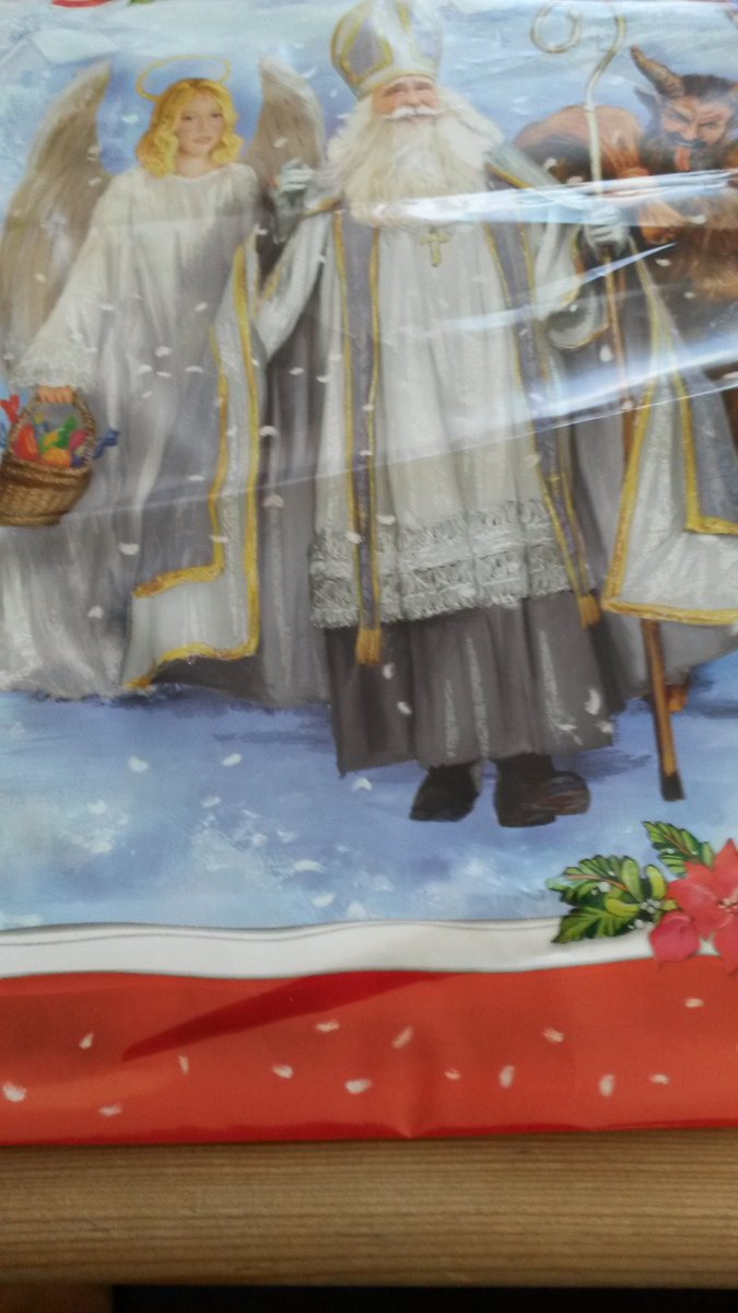 StomphorstE's tweet photo. In Praag een heel ander uiterlijk van Sint en Piet #overalanders. Dus laat het vooral een feest voor kinderen zijn. #cadeautjes https://t.co/zryVxFV3Qf