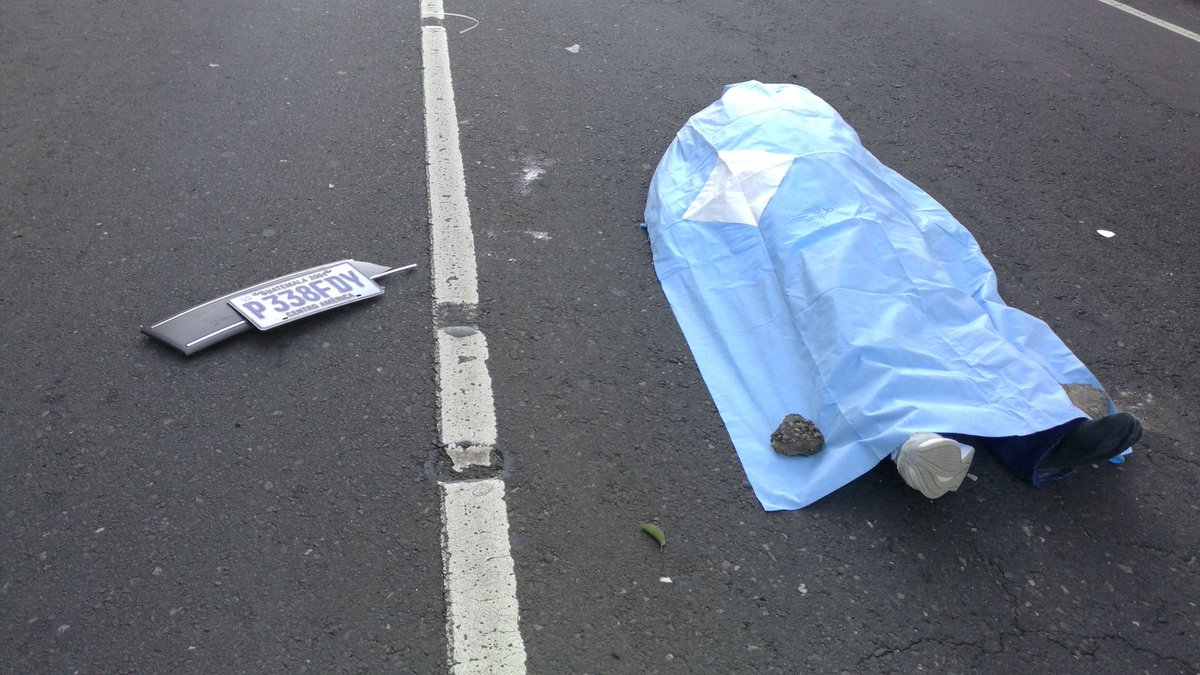 SanezBreyner's tweet photo. @amilcarmontejo hecho de transito en Boulevard vista hermosa 21 avenida zona 15 sentido oriente. Placa del responsable en el lugar https://t.co/uP6FC2wmK1