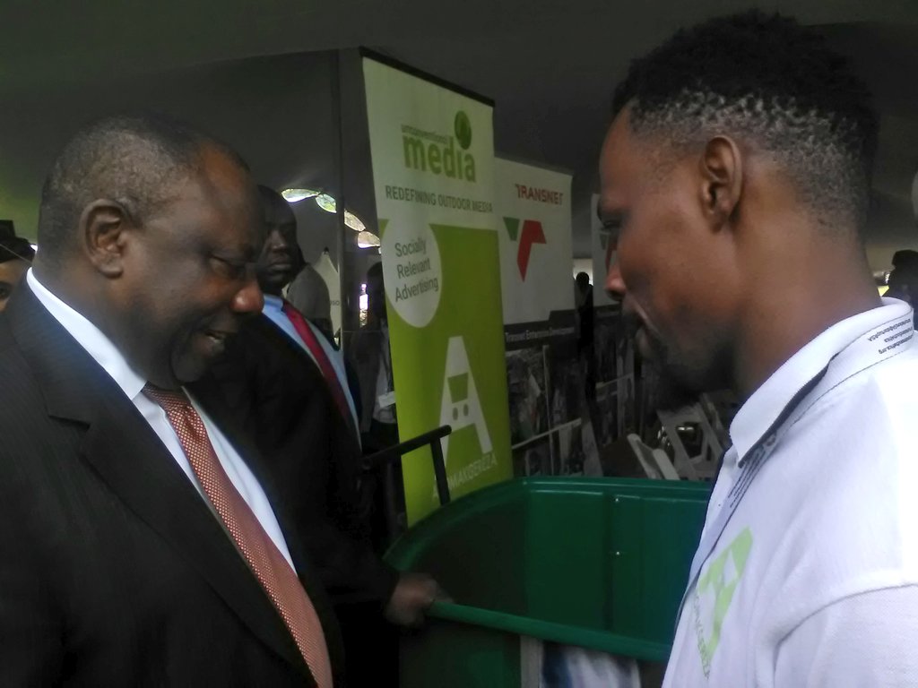 NkosinathiTM's tweet photo. Deputy President Ramaphosa engaging with one of our #StepUp2016 entrepreneurs #GEWSouthAfrica Cc @primestarsSA https://t.co/Ez0n2rTLi2
