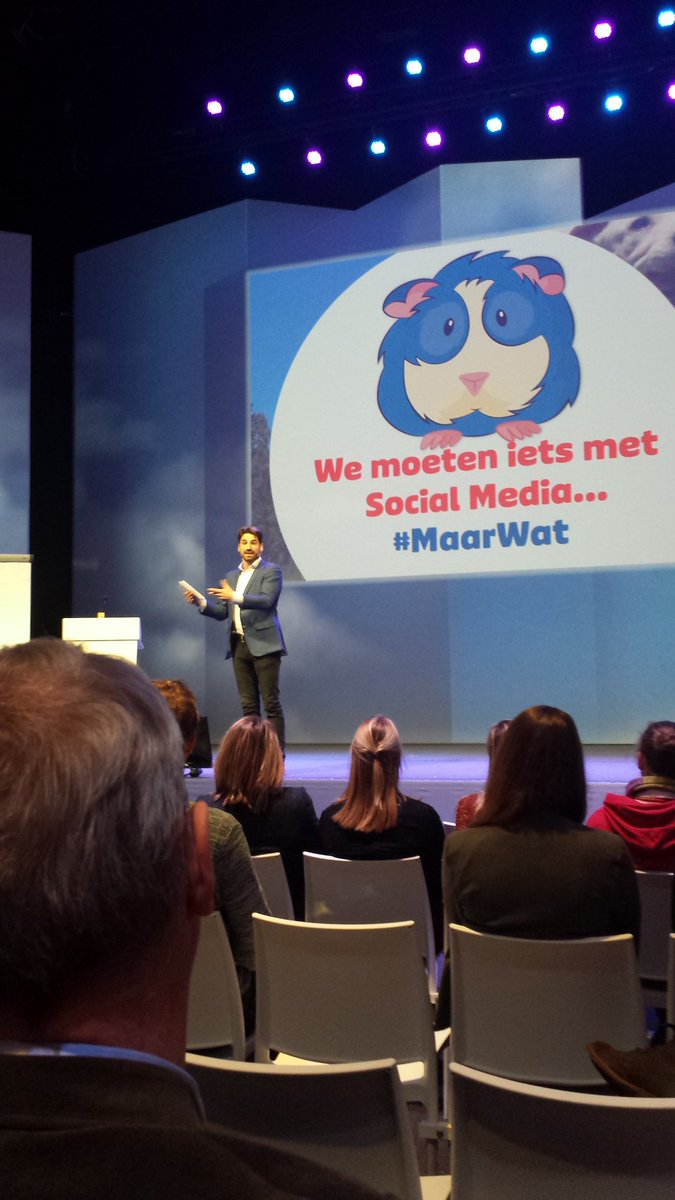 Renske_vd_Veen's tweet photo. Lezing Gerrit Heijkoop! We moeten wat met social media, maar wat? tof!! @gheijkoop #NVC2016 https://t.co/vhMI3AfBIw