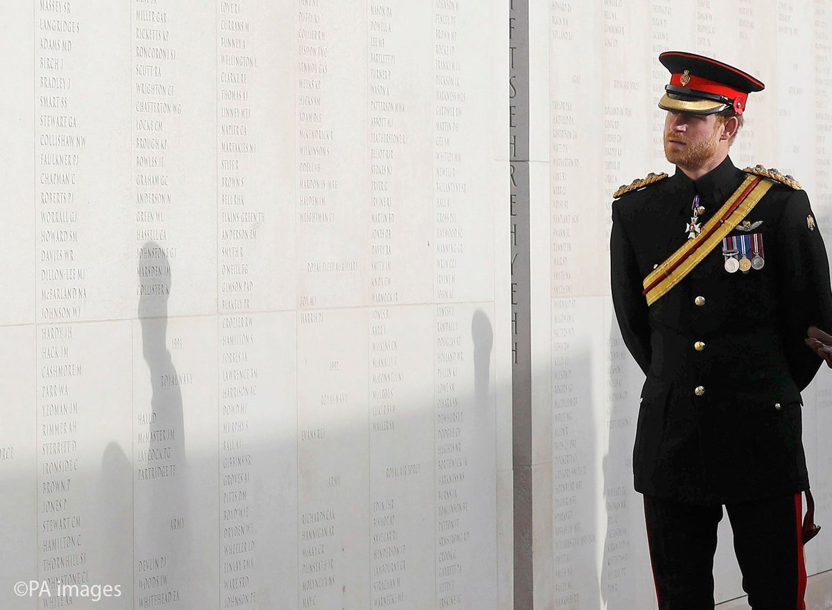 RoyalFamily's tweet photo. Prince Harry leads the nation in commemorating #ArmisticeDay at the Service of Remembrance @Nat_Mem_Arb #WeWillRememberThem https://t.co/qaCjYVrRpp