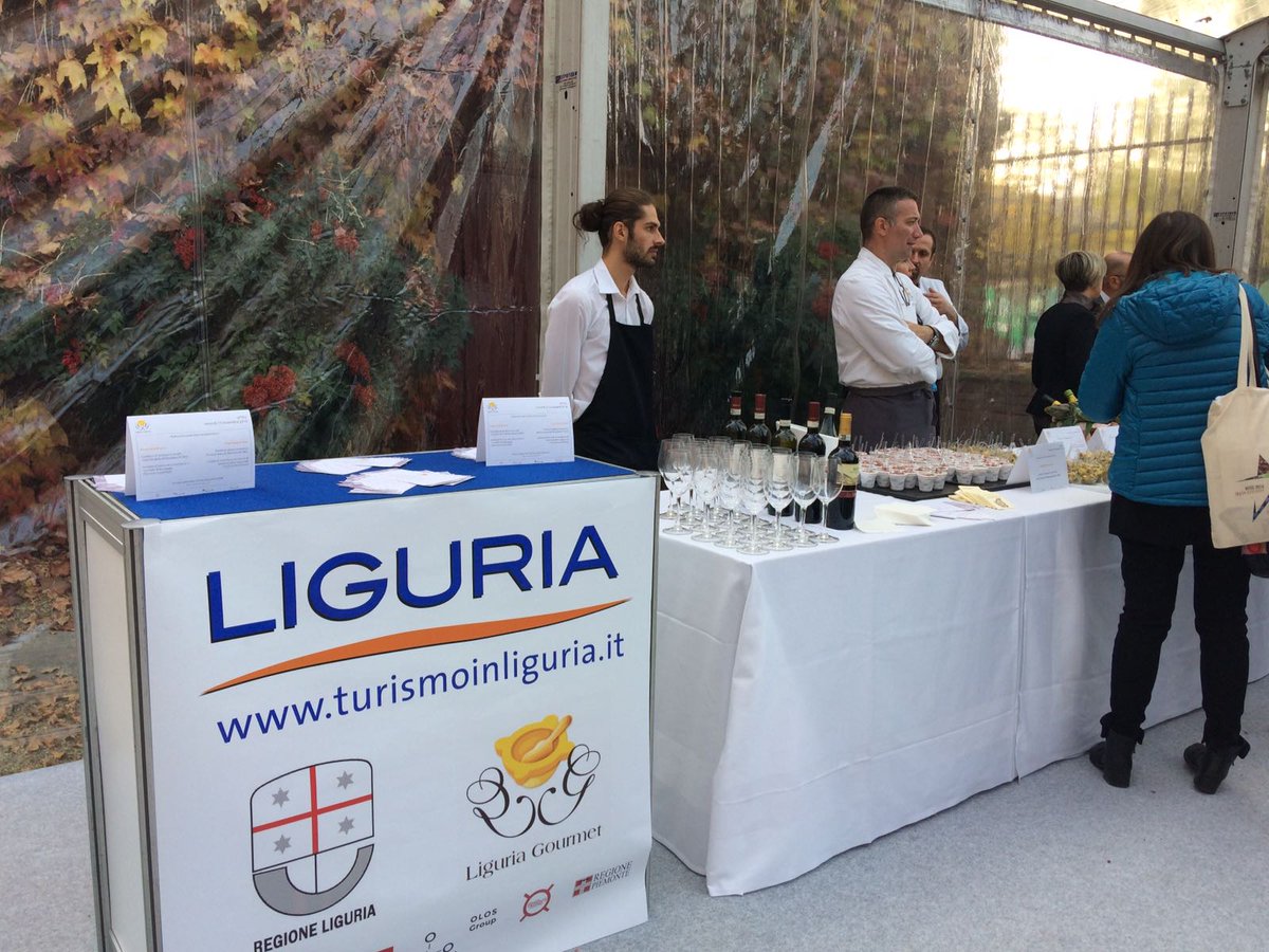 lamialiguria's tweet photo. Le eccellenze enogastronomiche della #Liguria a #CanaledAlba per #biteg2016! Con #LiguriaGourmet @Bruxaboschi e The Cook #chef @ricchebono https://t.co/iEHfrjnyof