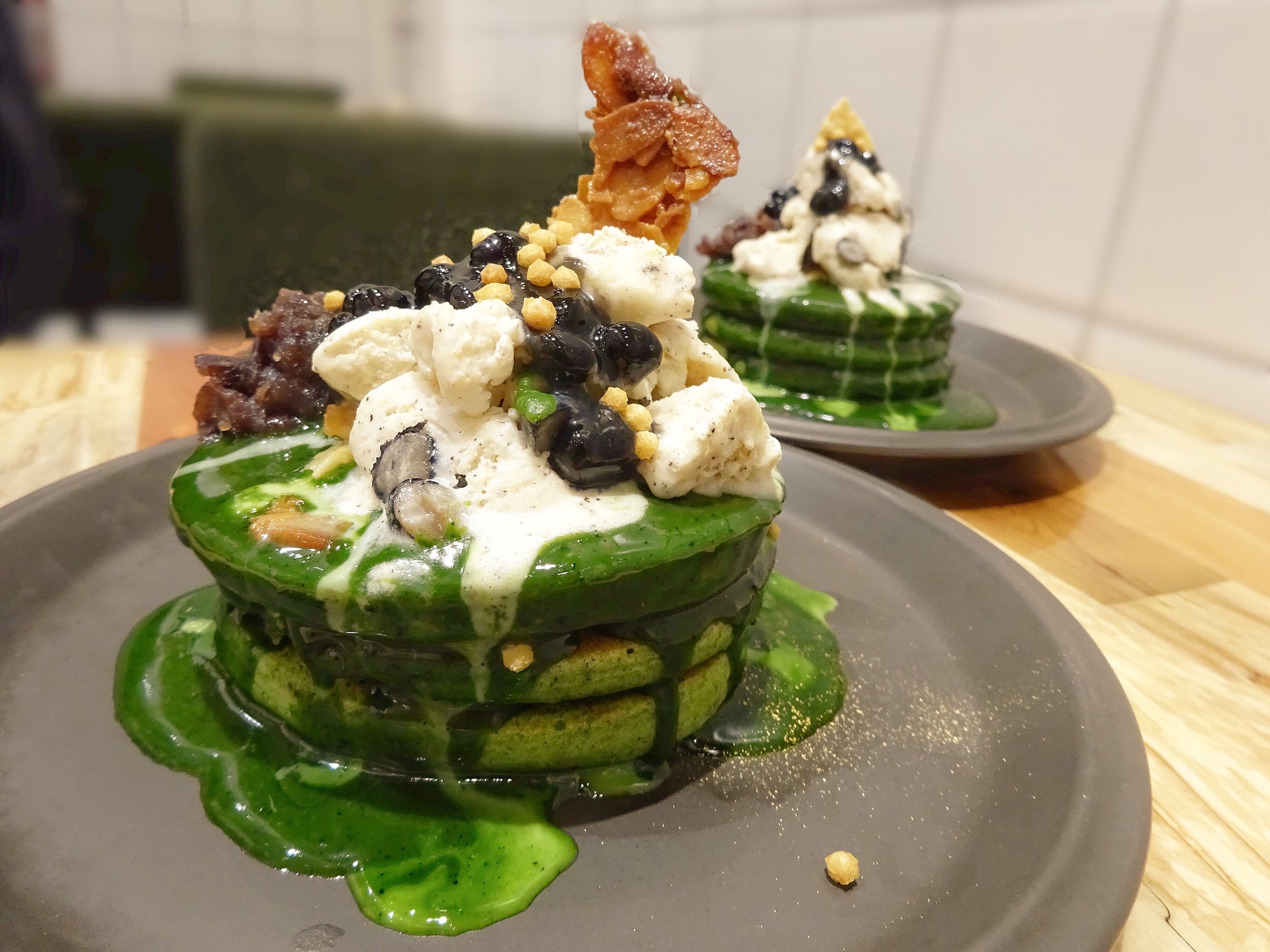 Twitter पर ねぎ パンケーキとカフェ巡り 先日のパンケーキ部 J S Pancake Cafe ららぽーと富士見 抹茶と丹波黒豆のパンケーキ 鮮やかな抹茶生地にさらに鮮やかな抹茶ガナッシュの上には小豆 黒豆 そしてきな粉のジェラート 金粉もかかった和の極みパン