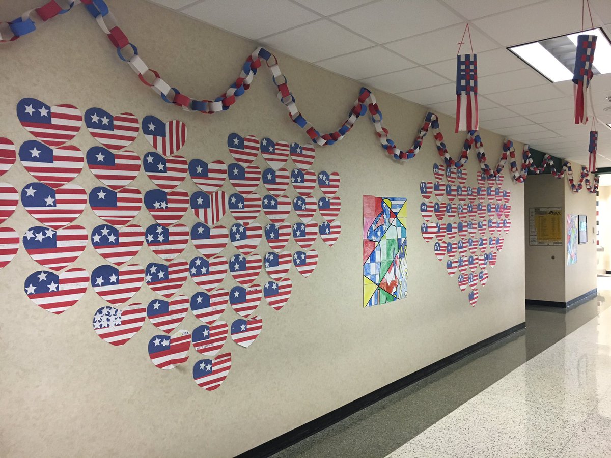 ChadwickJulie's tweet photo. Hickory students are honoring our nation's veterans today! #BeTheChange #OneNation https://t.co/vUGMUq43z9
