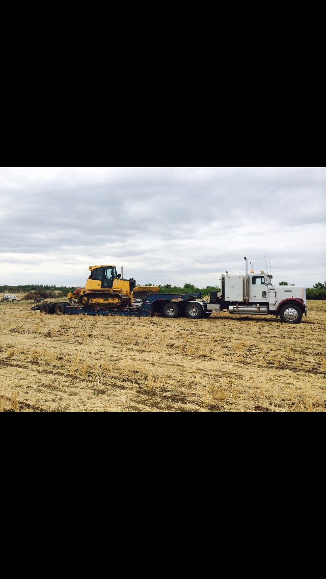 clmerz1's tweet photo. #freightlinerfriday @Largecarfarmer #classof88 #3406B https://t.co/WfnHvIrHW5