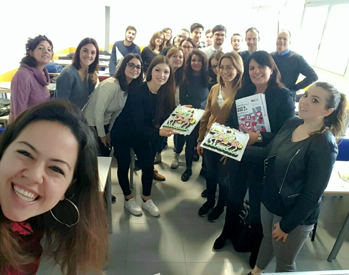 MasterFoodWine's tweet photo. Buon #SanMartino dagli studenti della seconda edizione del master @FoodWine3 https://t.co/38x7ISQyl8