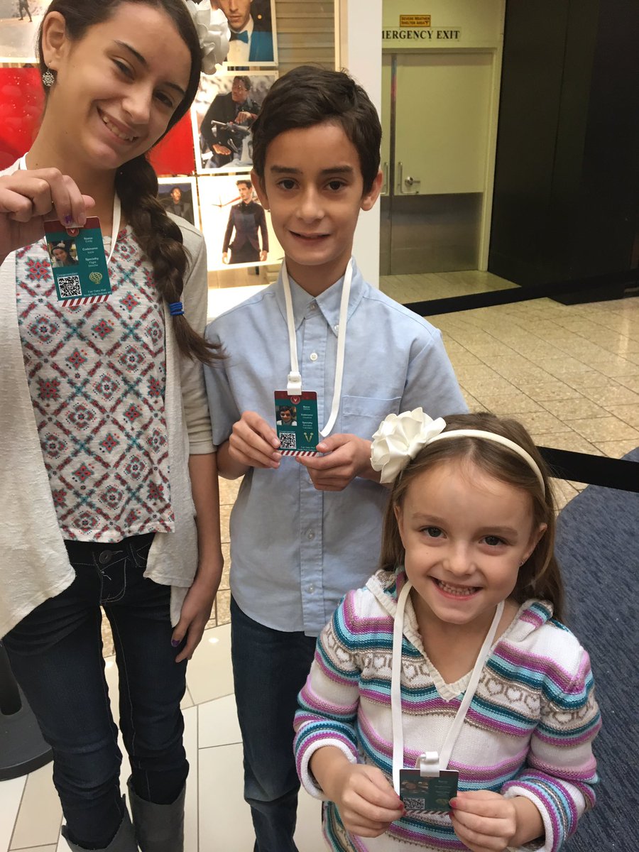 MomsMagnificent's tweet photo. Got our special badges! Ready to help Santa! #fairoaksmall #santa #elfhelper #flightacademy ๐๐
๐ป๐ https://t.co/X41LbyPcJs