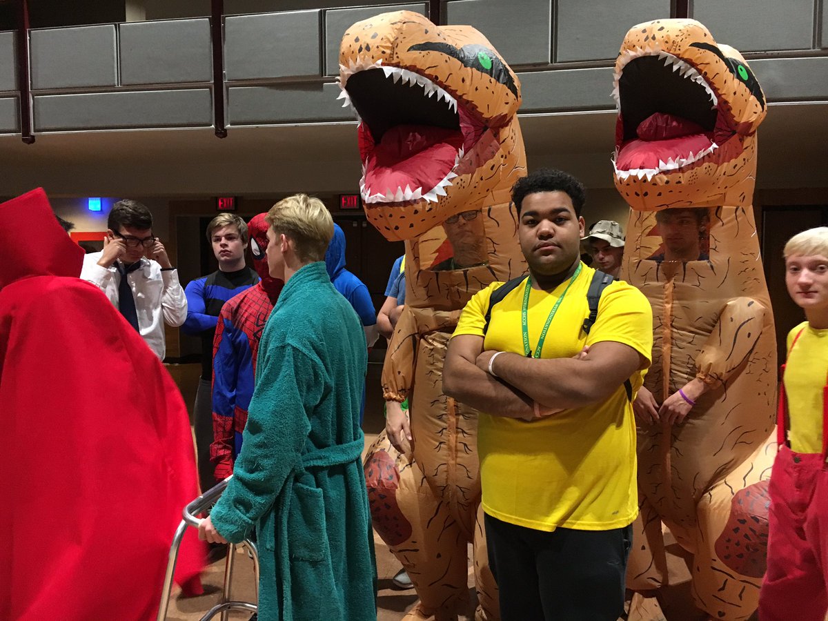 ACCHSSC2017's tweet photo. A glimpse at some of the senior costumes today! 🎭 #Sweek L17 https://t.co/ZoqwDv4CXN