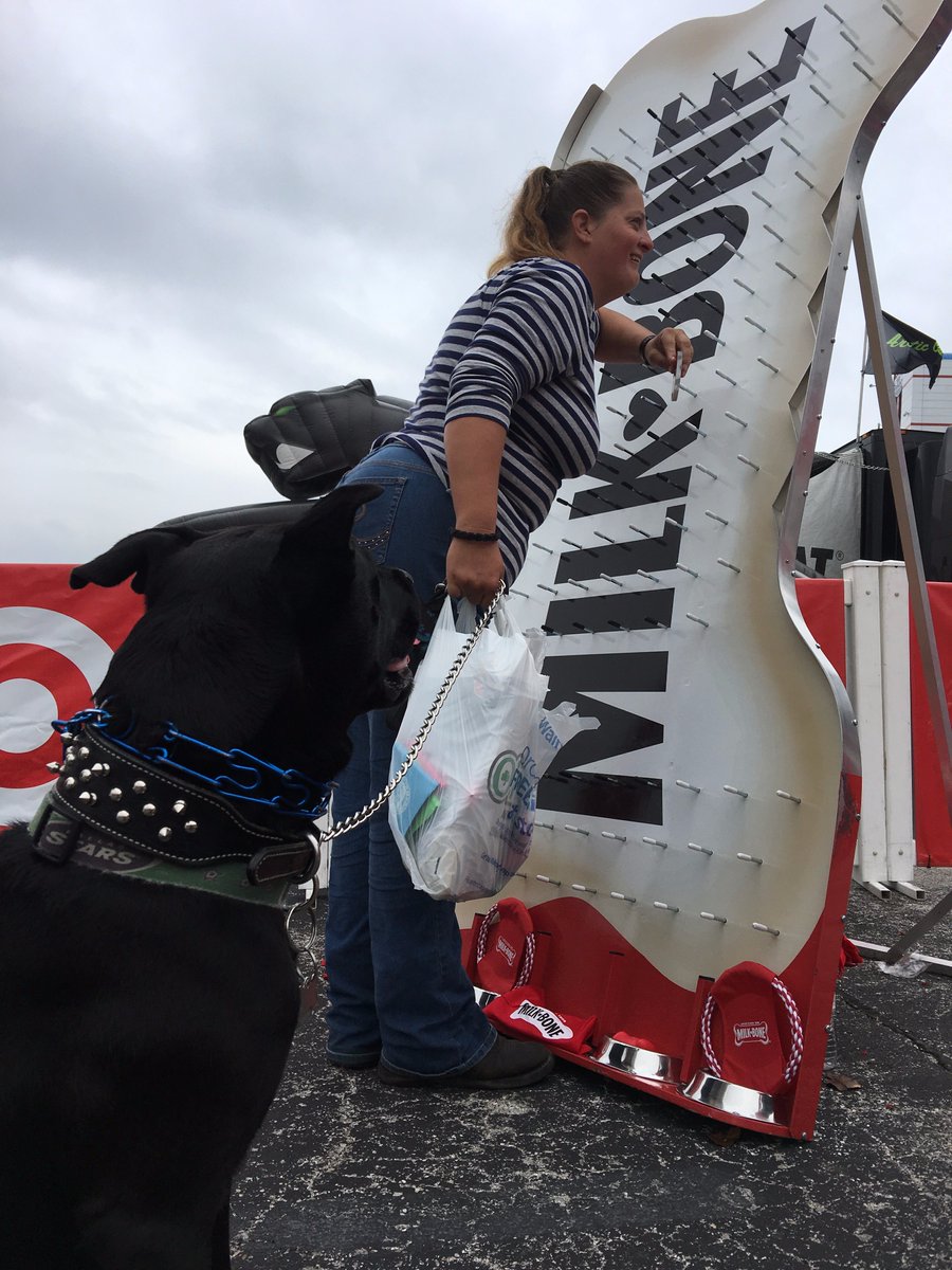 AquariusSports's tweet photo. Pet parents (and their dogs) played Plink-O for their chance to win great @MilkBone branded prizes! #PuppyPitStop #TeamTarget https://t.co/wj94jPUtpv