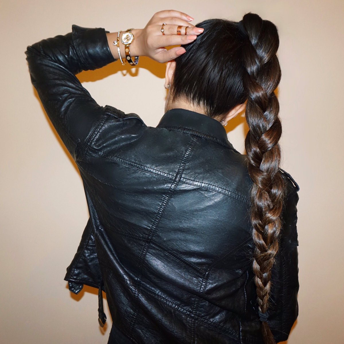 It's about time for leather weather ✌🏼️ #JuicyCouture #HourChoice #ZamiraStyle