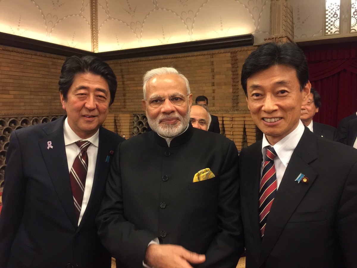 総理公邸でインドのモディ首相をお招きして安倍総理主催の晩餐会。総裁