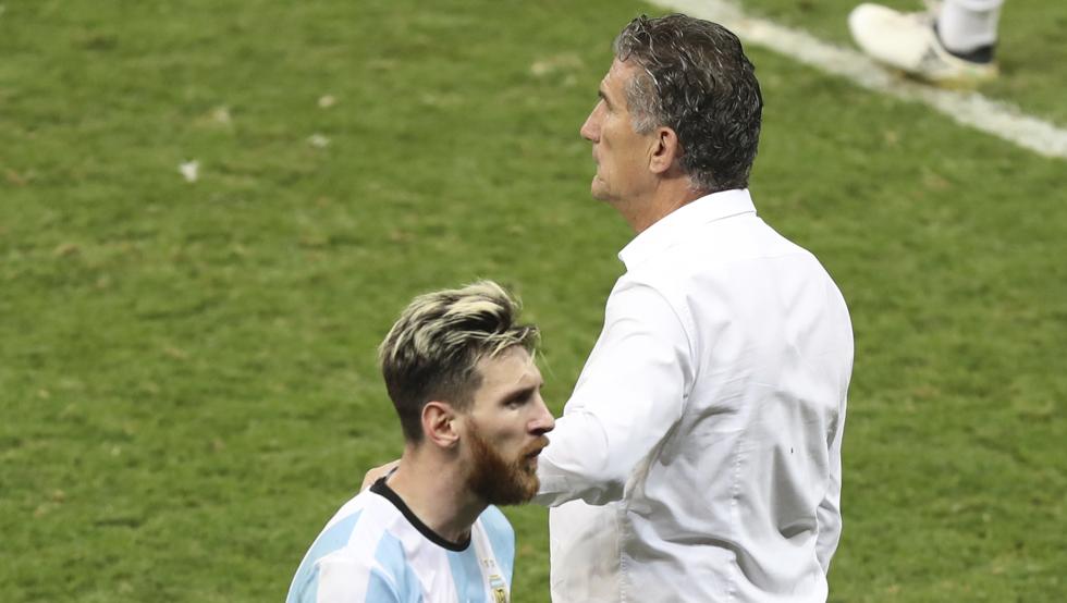 mundodeportivo's tweet photo. Bauza, la cruz de Messi
https://t.co/ZqfuinuJHW https://t.co/5wvWZgwU8D