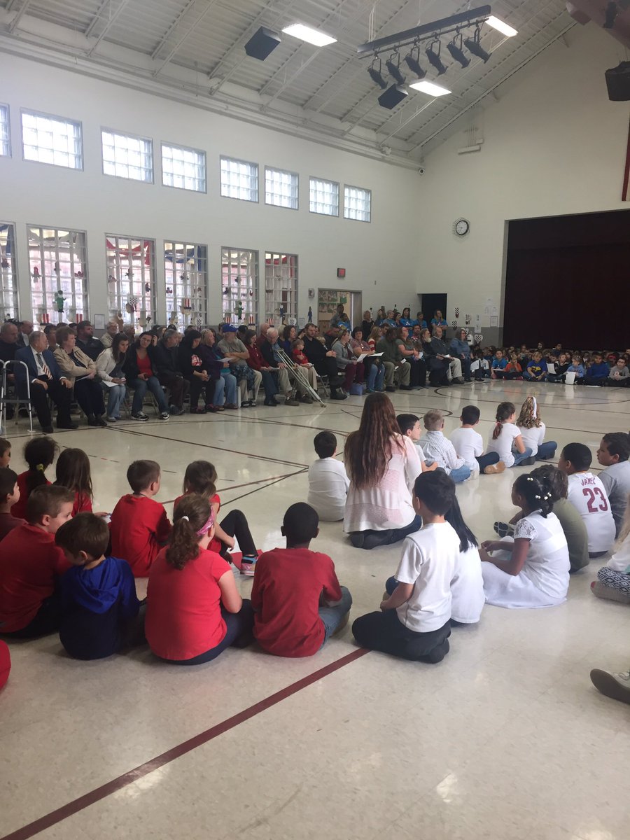PWMrsD's tweet photo. Happy Veterans Day...From Parkway! #ACSpresents #thankavet @PWMrsG @PWMrsHeutsche @GroveMrs @AllianceCSD @seuss_teacher https://t.co/WLbuZOytGo