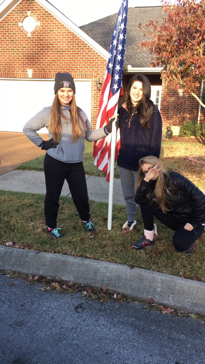 FGC20162017's tweet photo. So happy to help @TheFranklinBand honor the Veterans! Thanks to all of our girls who helped. Happy Veterans Day🇺🇸 https://t.co/sK6P4F7RI2
