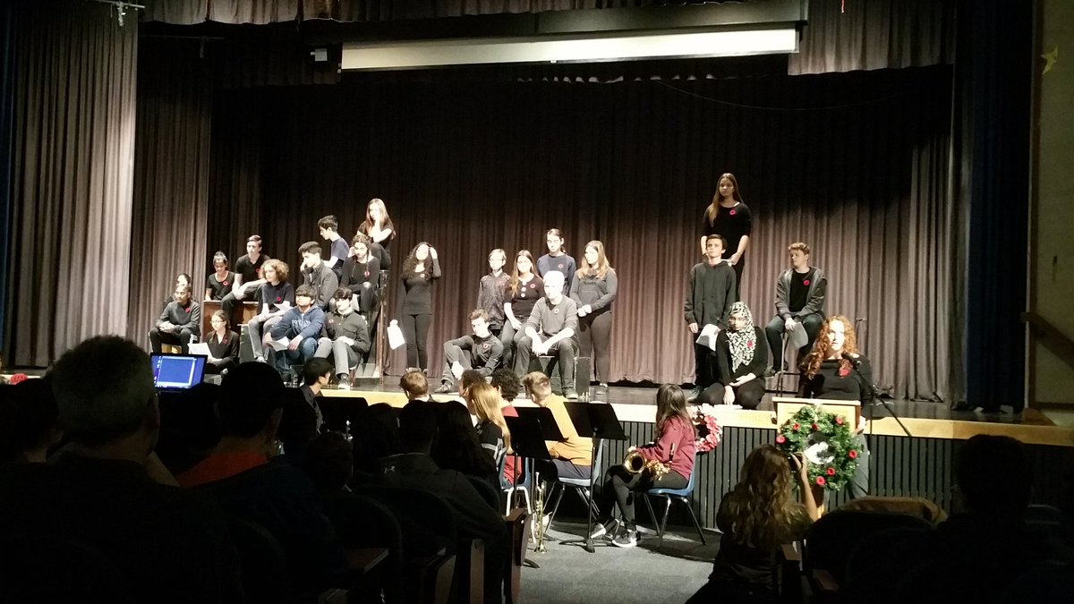 VP4kids's tweet image. @PortCreditSS students honour #remembranceday with a very touching tribute at today&apos;s assembly. #lestweforget @PeelSchools