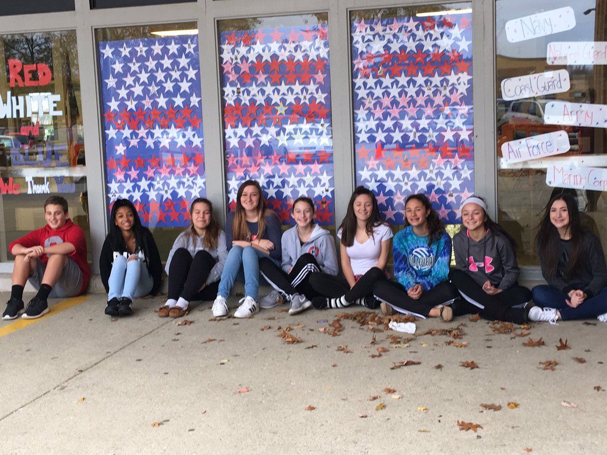 WESchools's tweet image. Our students honor our veterans today. #knowwhatcounts #thankavet #weschools