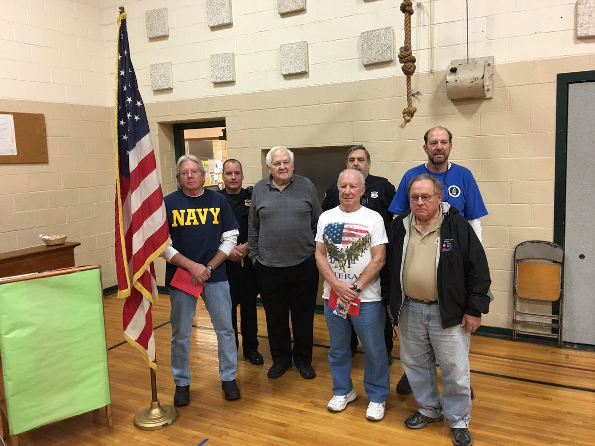 WESchools's tweet image. Our students honor our veterans today. #knowwhatcounts #thankavet #weschools