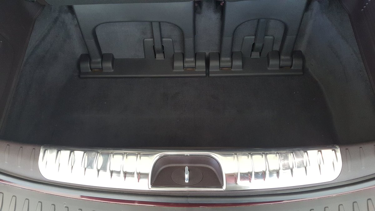 kia_metro's tweet photo. 2016 Kia Sedona SXL: Roomy trunk, fold in back  seats https://t.co/bYRPrIZroj