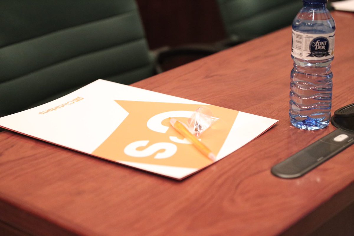 CiutadansCs's tweet photo. A punto de empezar la nueva edición de #ParlamentObertCs y hablar con vosotros 😊🍊 https://t.co/GP4gI6ItQK