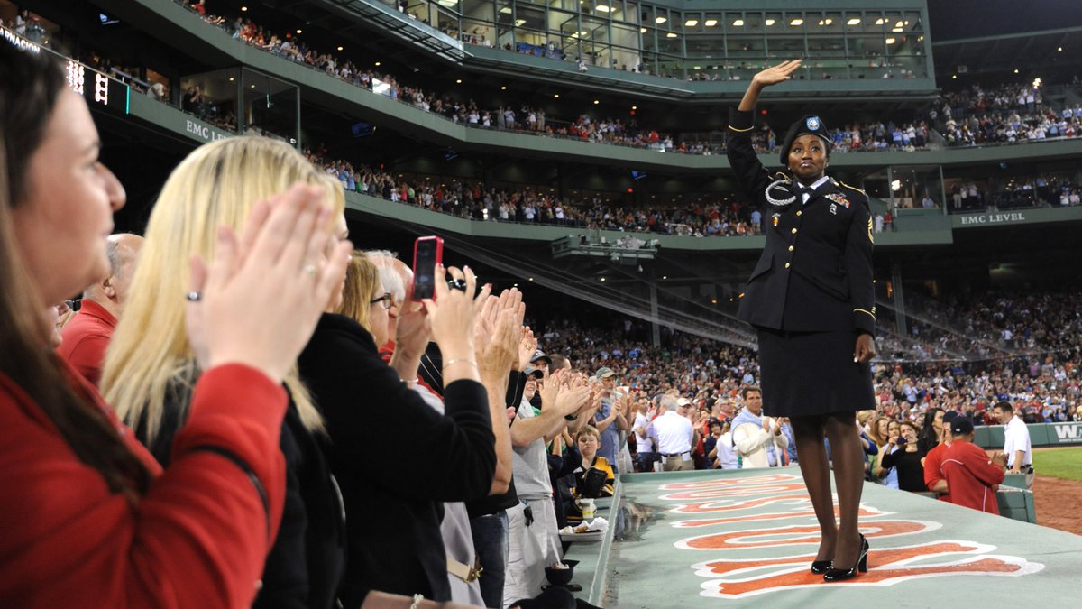 On #VeteransDay and everyday we give thanks to those that have served our country. 🇺🇸
