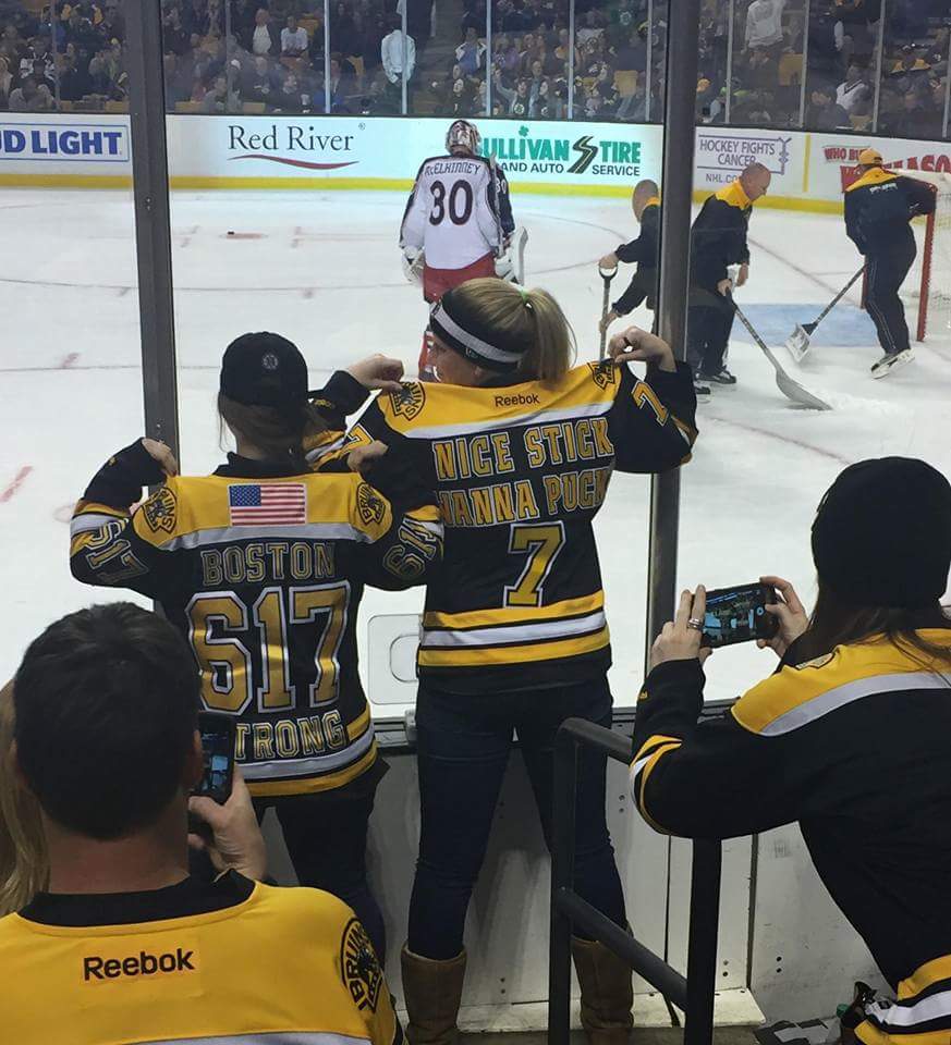 SecretBeaver's tweet photo. That jersey! I love it.... oh thats me, #lovethestick #bruins @barstoolsports @BarstoolBigCat https://t.co/uzSHp43uC5