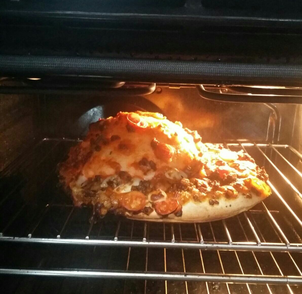 ZuzuPwet's tweet photo. @BuitoniFR Sur la boîte vous dites que la pâte Fraich'Up lève?! On confirme ! #pizzaYOLO https://t.co/XMFC2ekCrh