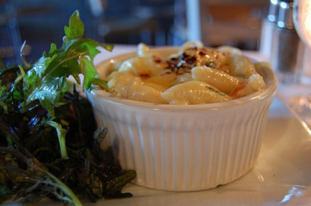 CookingDistrict's tweet image. Our #RecipeOfTheDay is a lush weekend-worthy Lobster and Wild Mushroom Mac &amp;amp; Cheese cookingdistrict.com/cd/recipes.nsf…