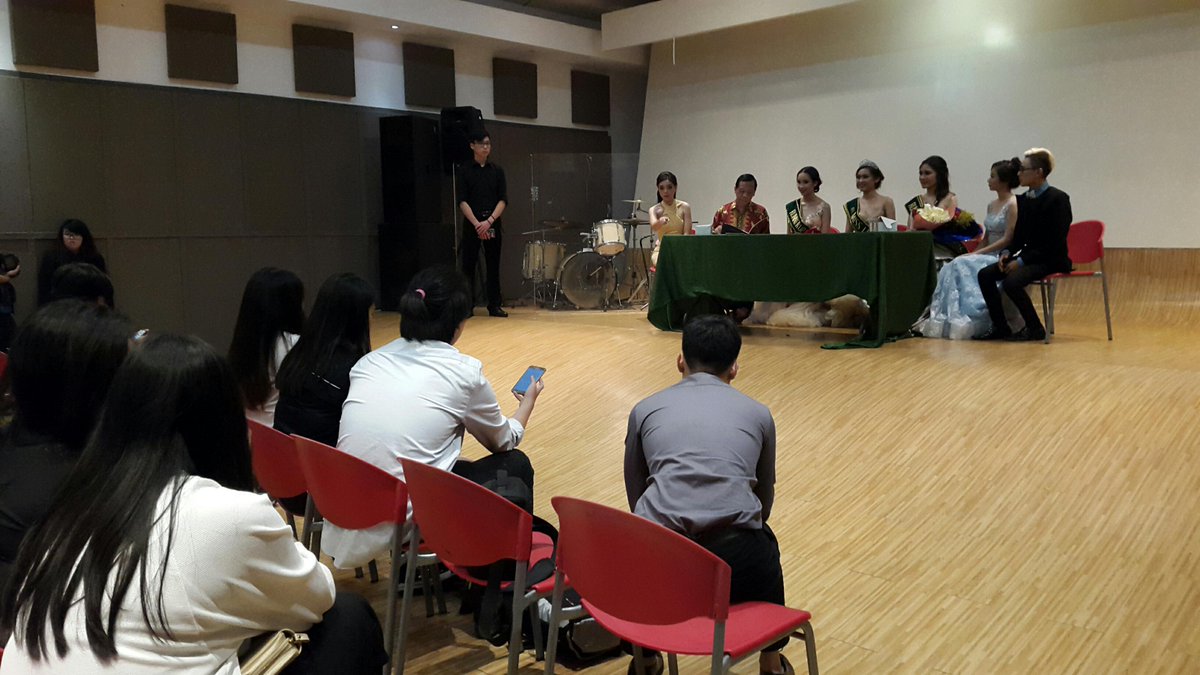Miss_UMN's tweet photo. NOW : MISS UMN 2016 Press Conference.
#MISSUMN2016Iridescent https://t.co/gzfzTDMZiO