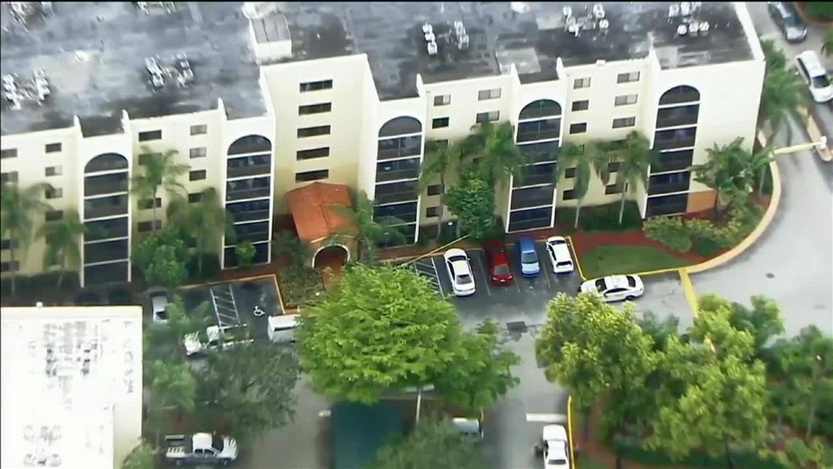 No foul play suspected after 3-year-old girl falls from fourth-floor window bit.ly/2g2JkIC?utm_me… https://t.co/fyrrVoPIsb